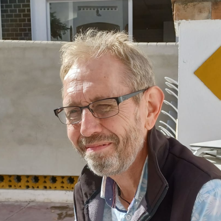 Shaun T. Richards — bilingual Spanish–English linguist and editorial QA consultant, pictured alongside a personal statement on translation philosophy and multilingual workflow precision