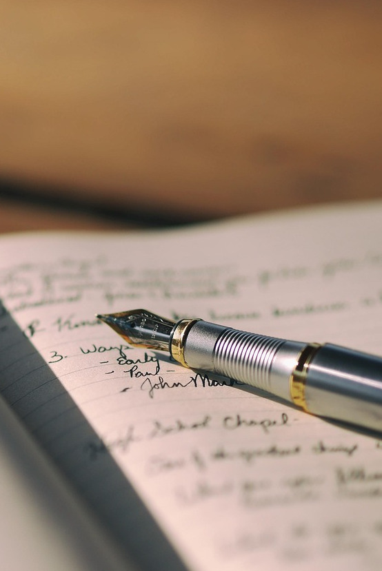 Notebook and pen symbolising Shaun T. Richards’ editorial approach — bilingual content strategy, localisation precision, and multilingual quality assurance
