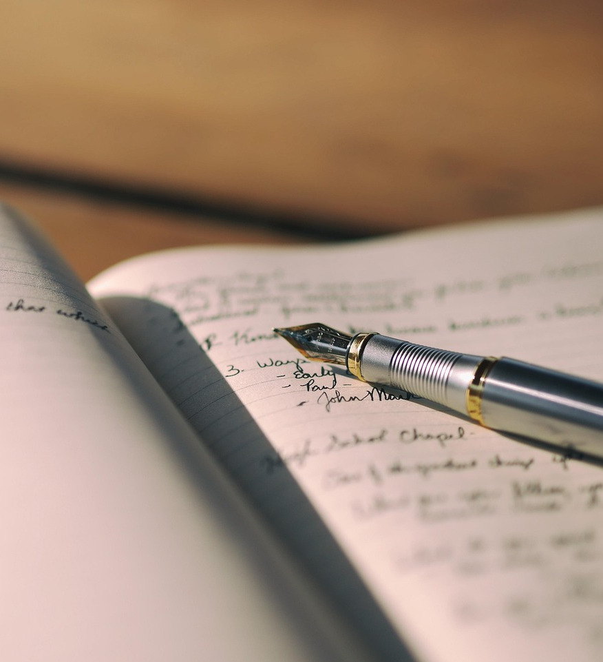 Notebook and pen symbolising Shaun T. Richards’ editorial approach — bilingual content strategy, localisation precision, and multilingual quality assurance