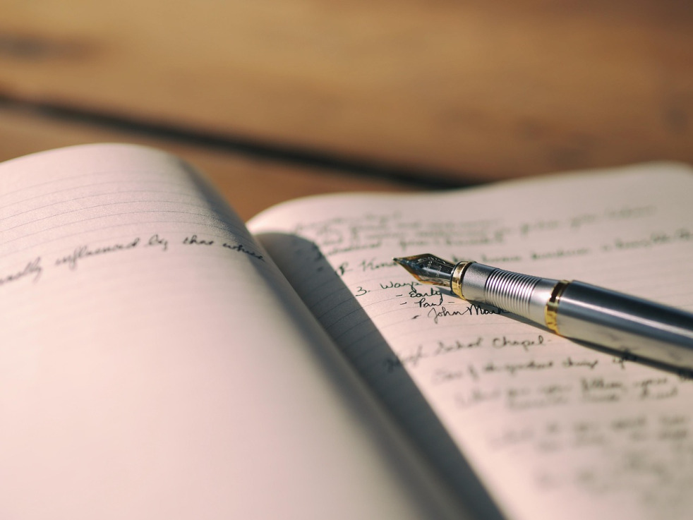 Notebook and pen symbolising Shaun T. Richards’ editorial approach — bilingual content strategy, localisation precision, and multilingual quality assurance